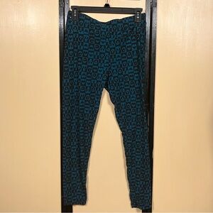 No Boundaries Juniors' Sueded Ankle Green & Black Love Leggings